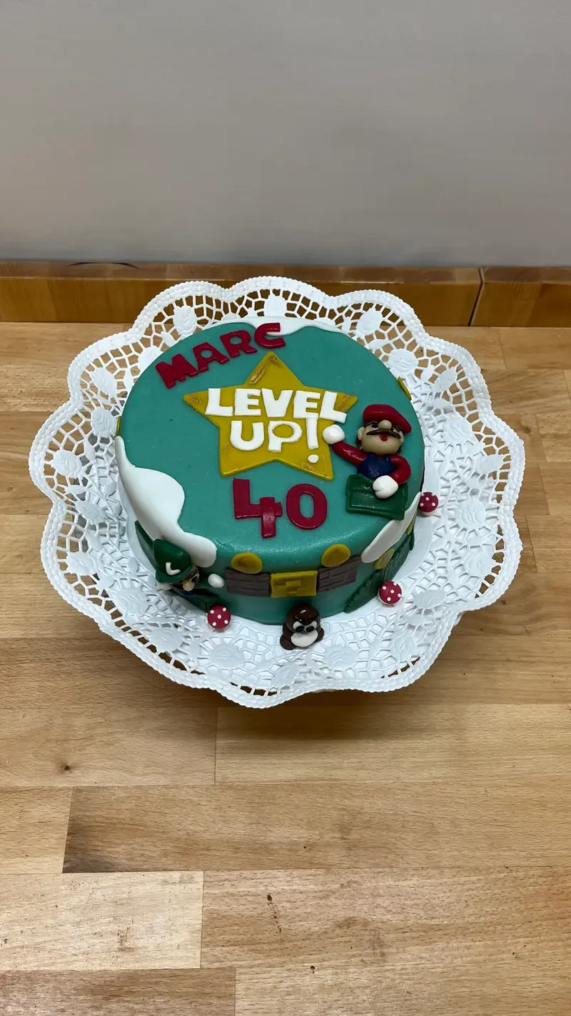 Torte zum 40. Geburtstag mit Level-Up-Motiv